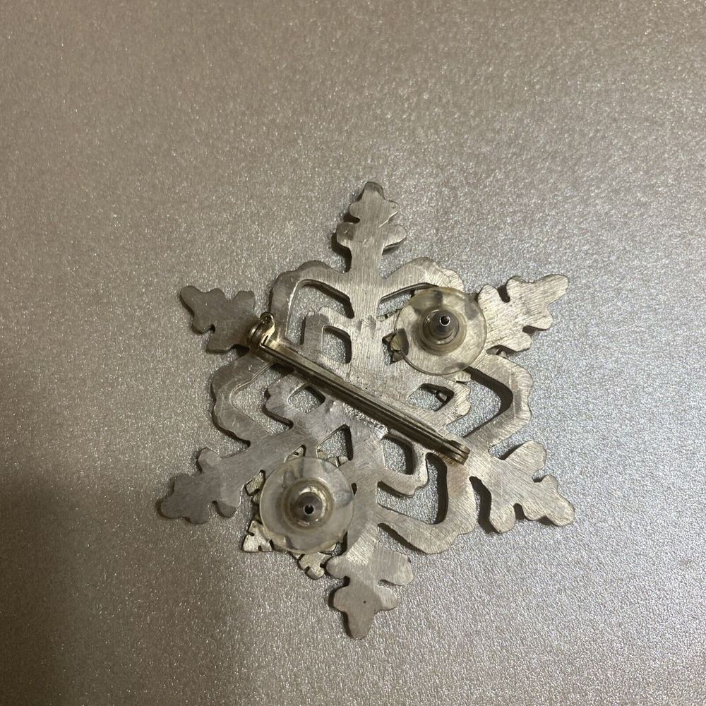Vintage Silver Color - Christmas Snowflake Brooch Pin With Two Matching Earrings - Picture 3 of 3